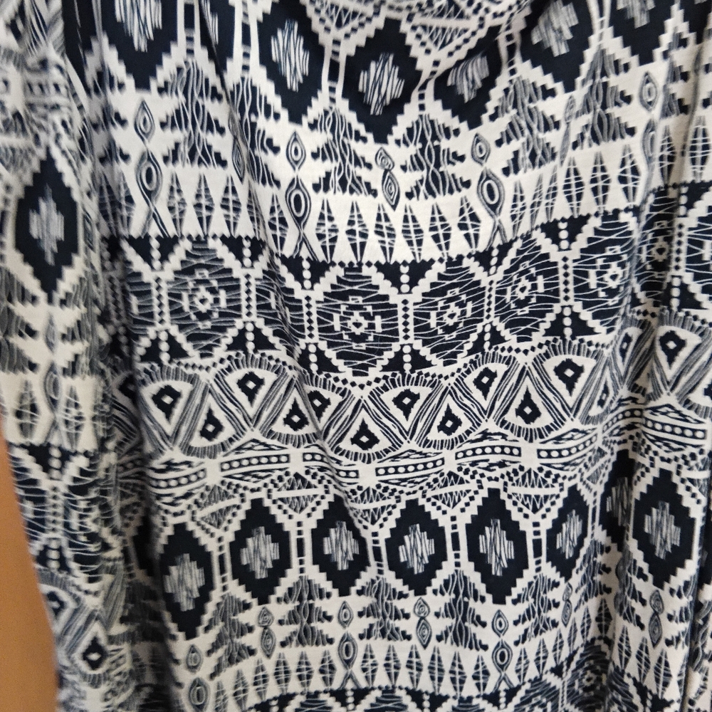 Patterned Women's Skirt - Picture 2 of 3